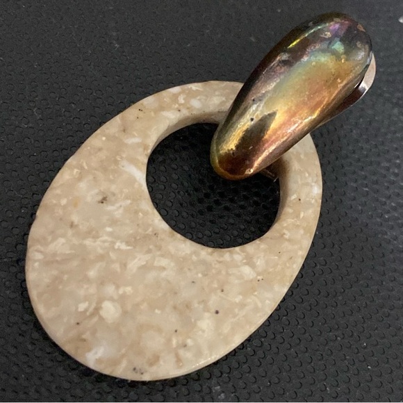 Vintage Acrylic Cream porcelain style & Gold Tone dangling Pierced earrings - Picture 4 of 7